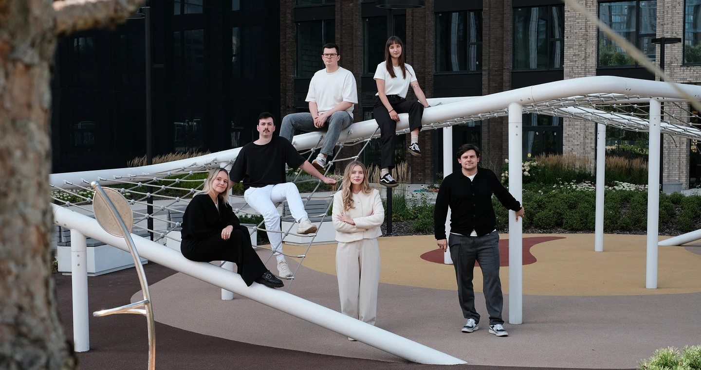 Команда Паркфит обсуждает производство спортивного оборудования